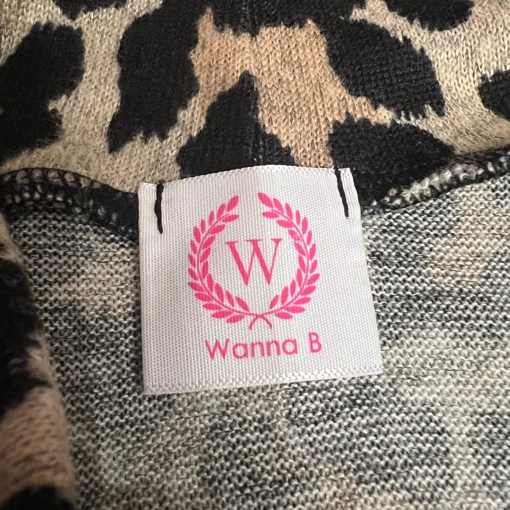 Wanna B boutique leopard print sweater - Picture 4 of 4